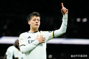 包含为什么皮尔洛退役之后，前腰后置的战术会很少出现？的词条