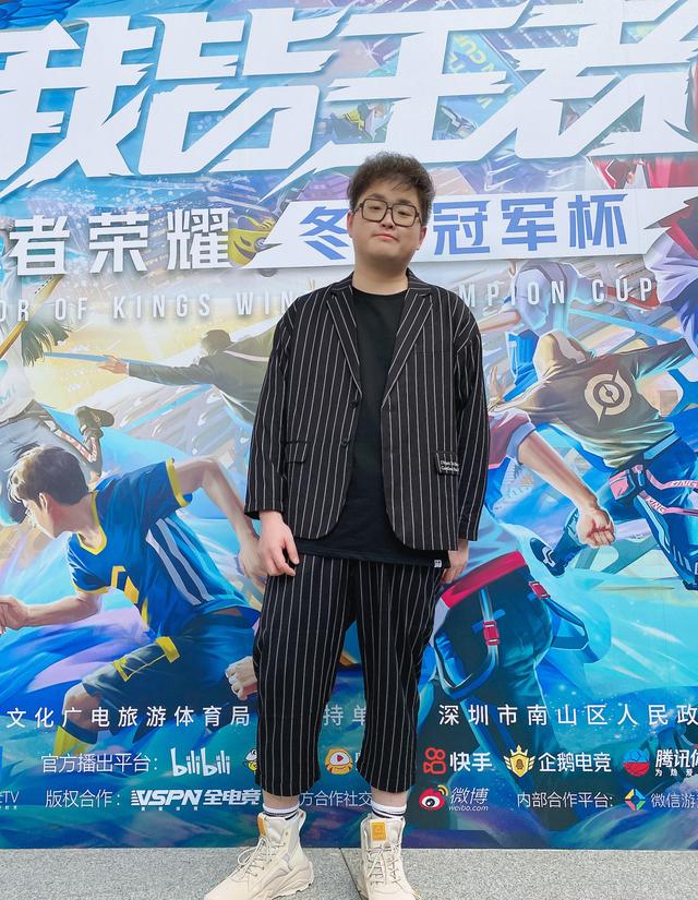 包含猪哼：听说RNGM快要解脱了呀，江湖传闻1亮12回复王者荣耀的词条